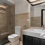 3 En Puerto Banus