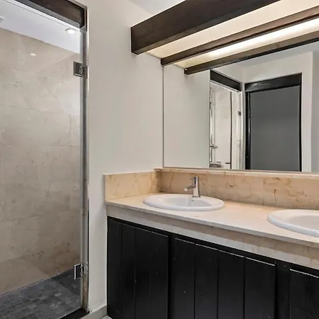 3 En Puerto Banus Marbella