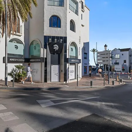 3 En Puerto Banus